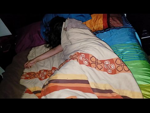 ❤️ Anak tiri berating ibu tiriné enom nalika dheweke turu. ☑ Saru dubur ing kita ❌️❤